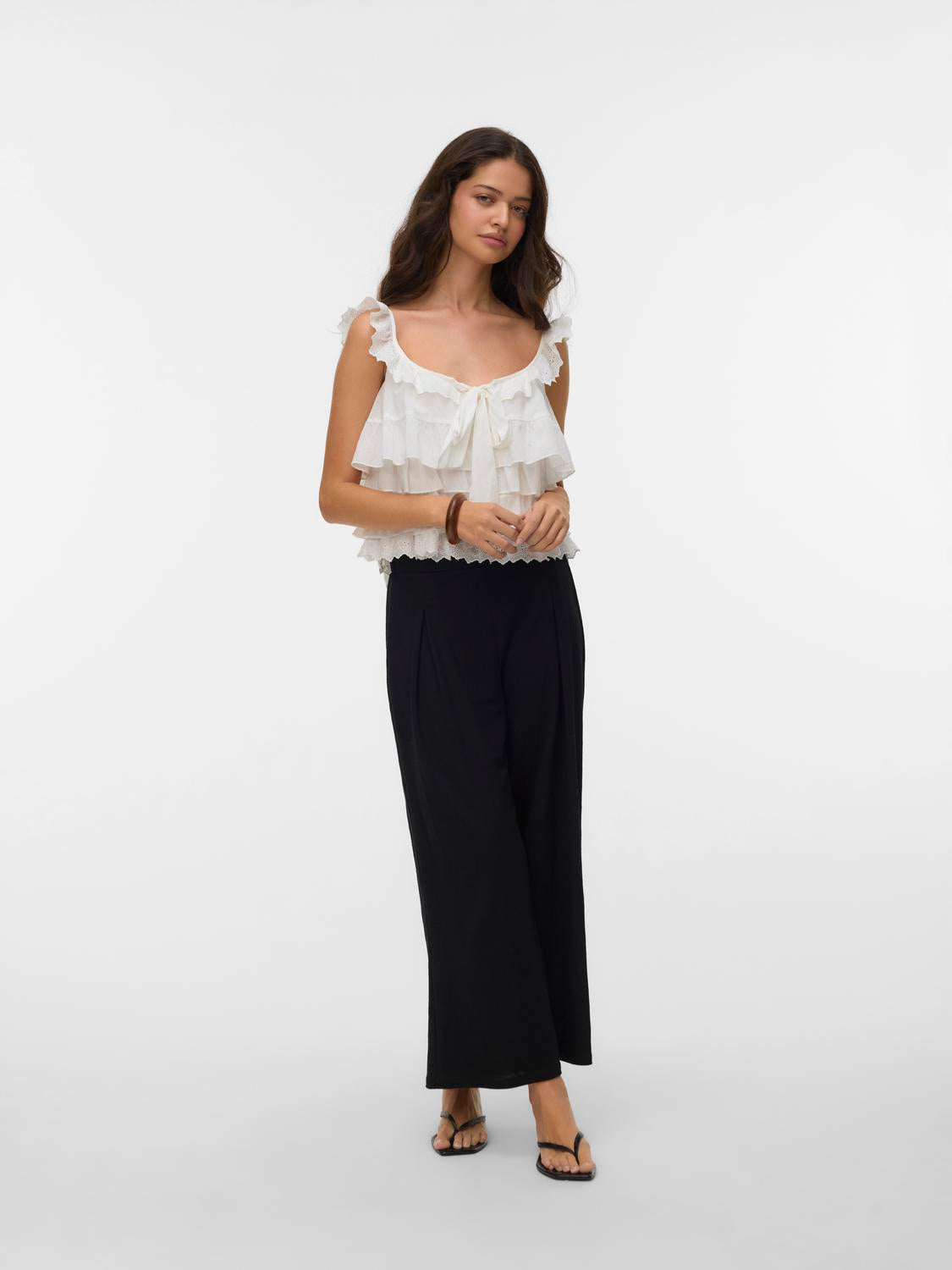 model_shot-front